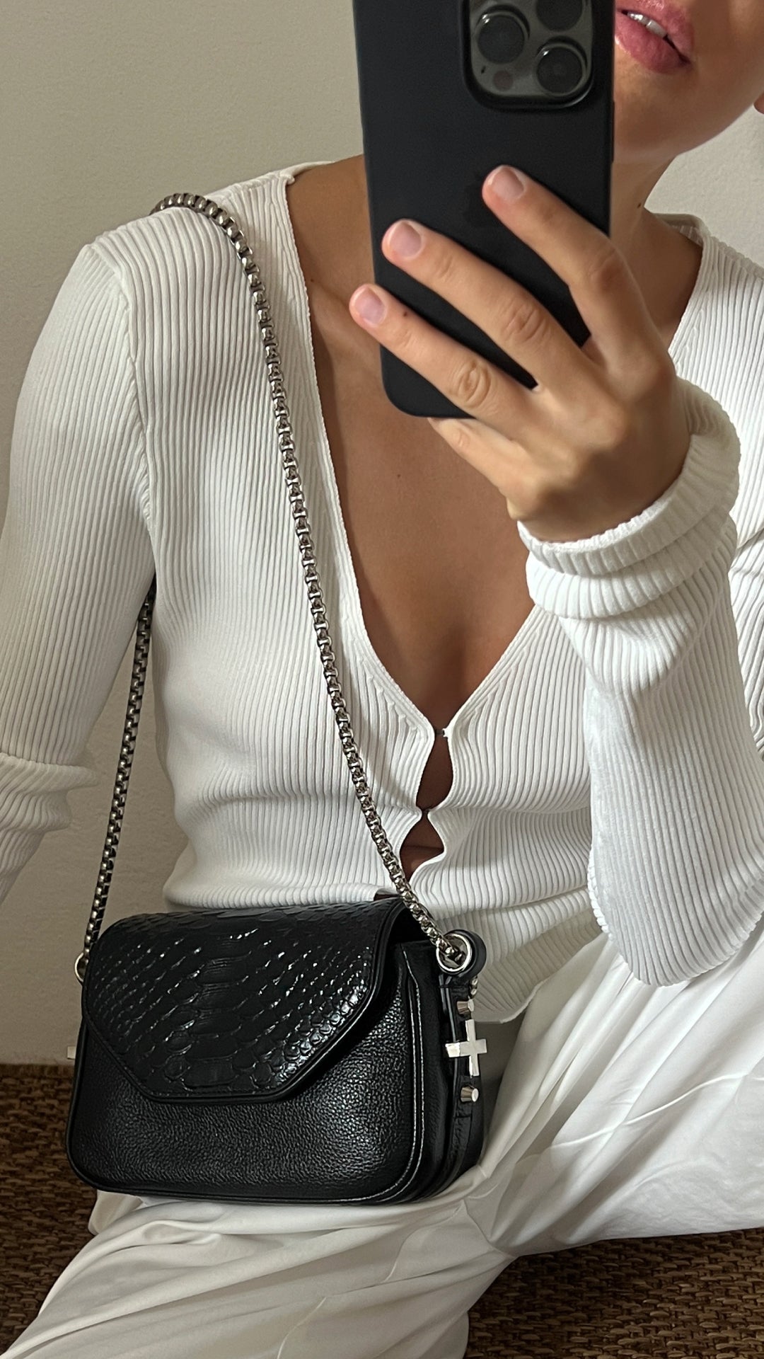 The Wax Leather Handbag In Black/Silver – Dylan Kain