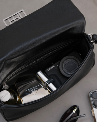 The Classic Shoulder Bag Silver